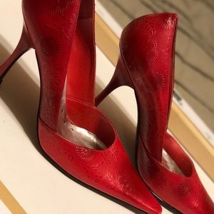 Size 8 BCBGirls Red Floral Stiletto